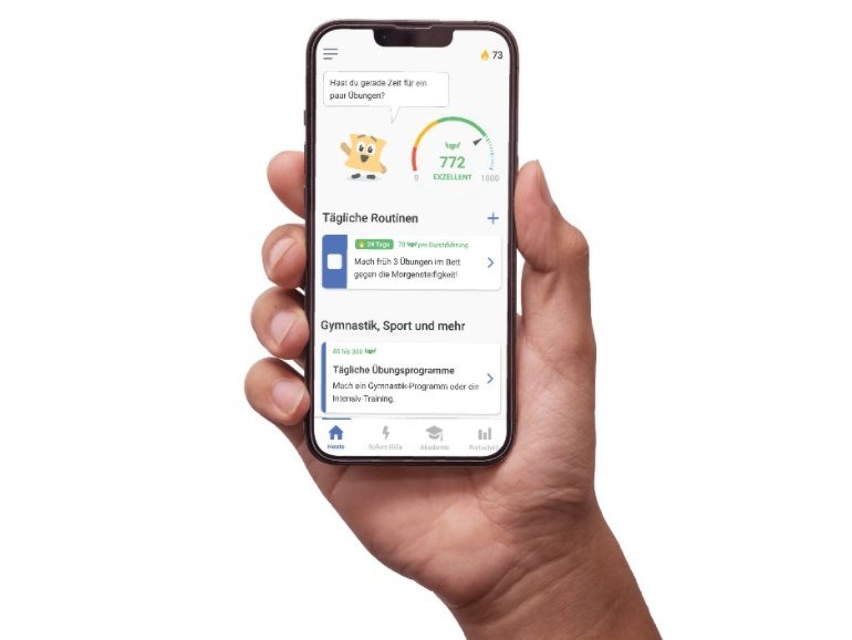 Eine Hand hält ein Handy, auf dem die Axia App geöffnet ist.
