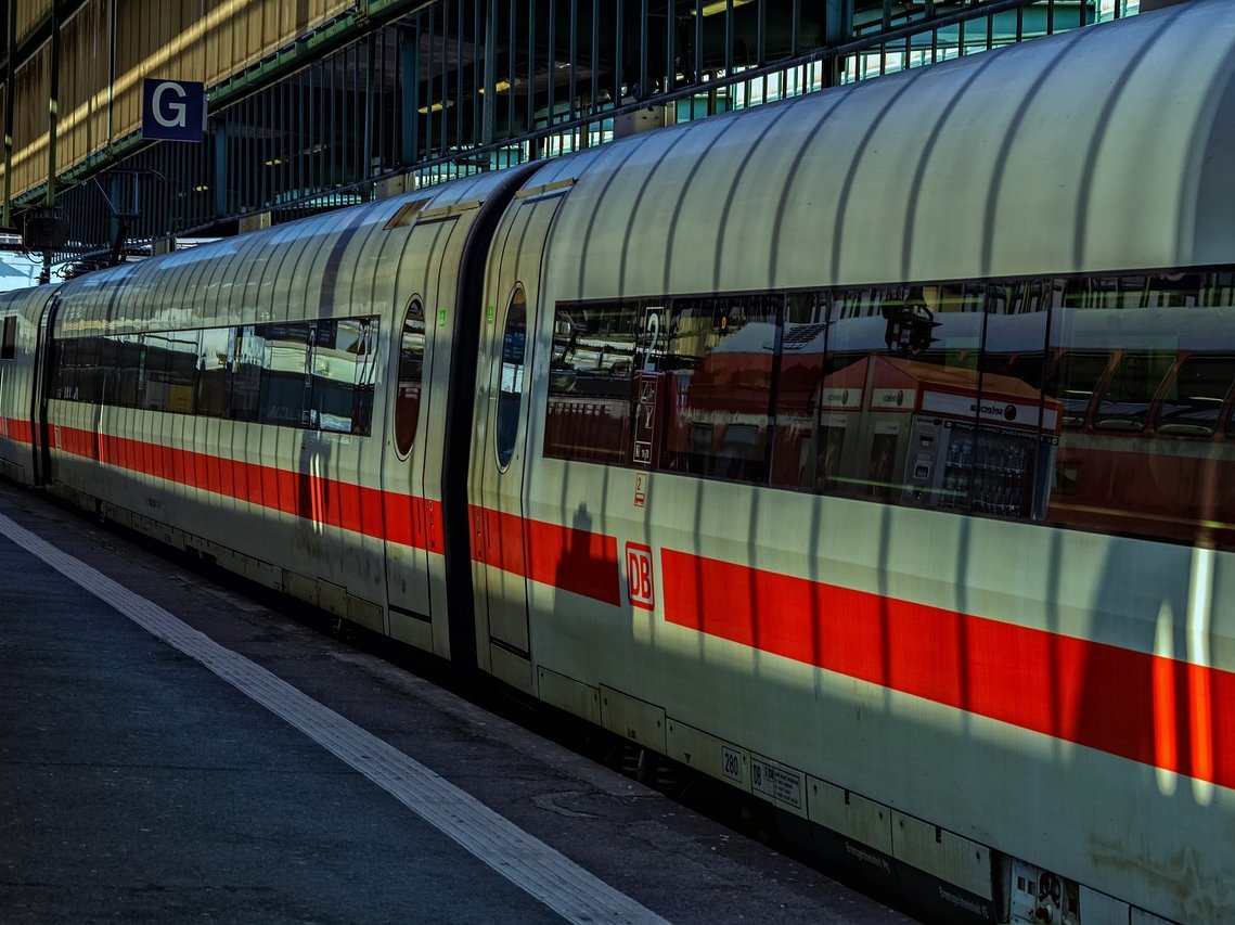 ICE am Gleis ICE am Gleis